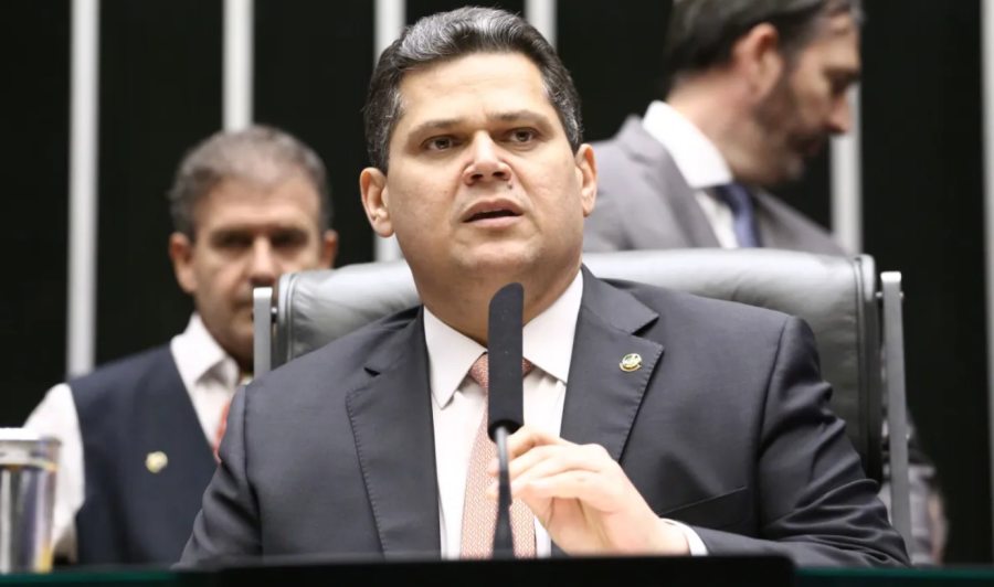 Alcolumbre avalia anular quebra de sigilo