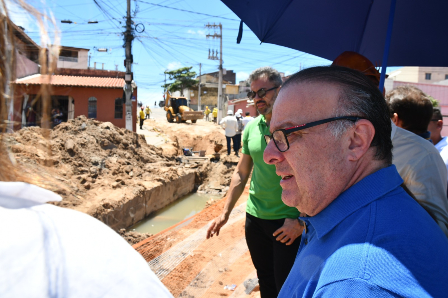 Prefeitura inicia obra para acabar com alagamentos nas Rocas