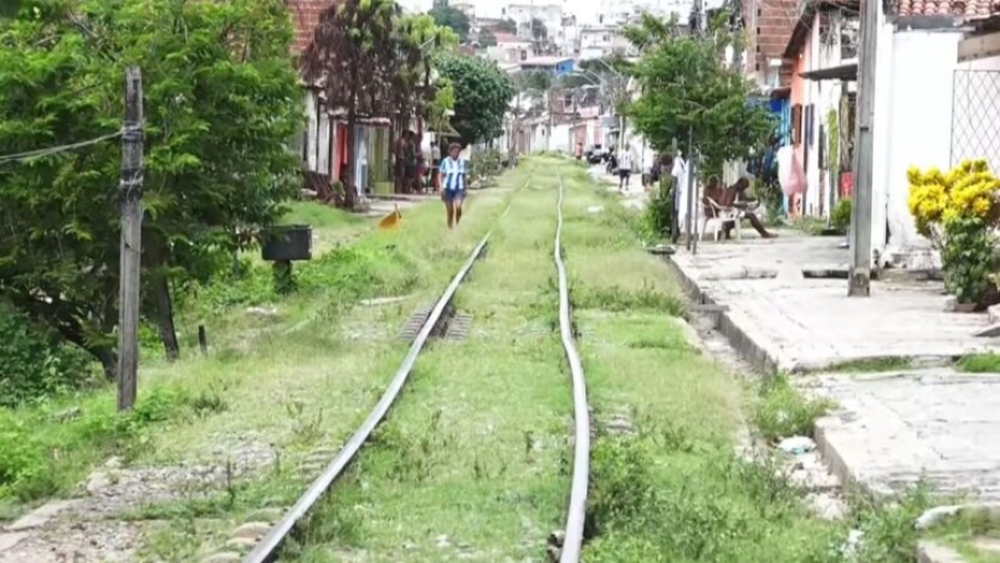 Idoso fica ferido após ser atingido por trem no bairro das Quintas, em Natal
