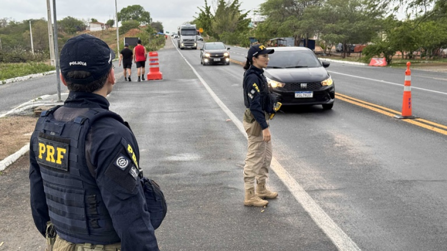 PRF intensifica fiscalização nas rodovias do RN durante feriado de Tiradentes