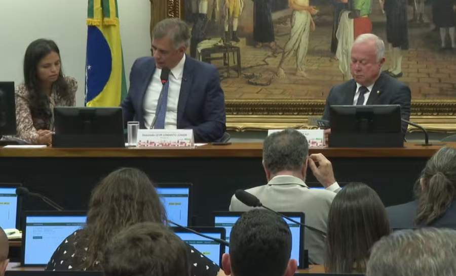 CCJ aprova proposta que prevê fim da escala 6x1