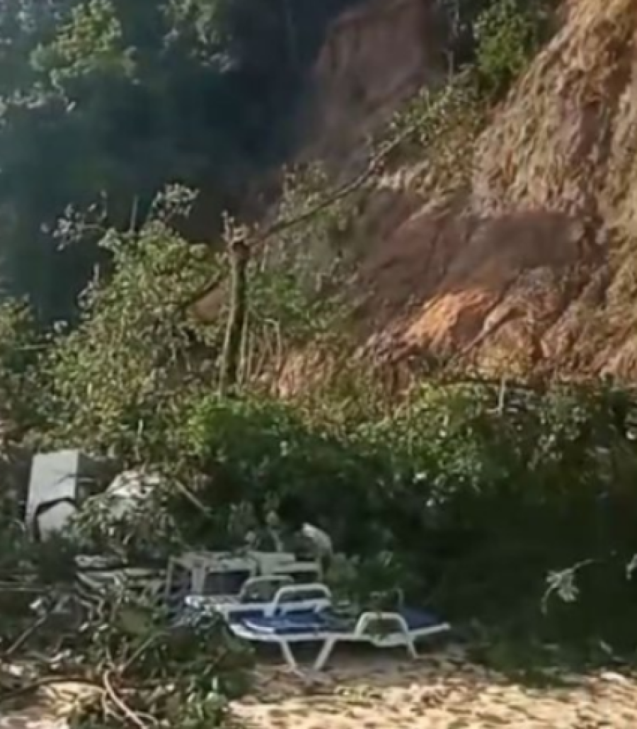 Deslizamento destrói barracas na Praia do Madeiro após fortes chuvas no litoral do RN