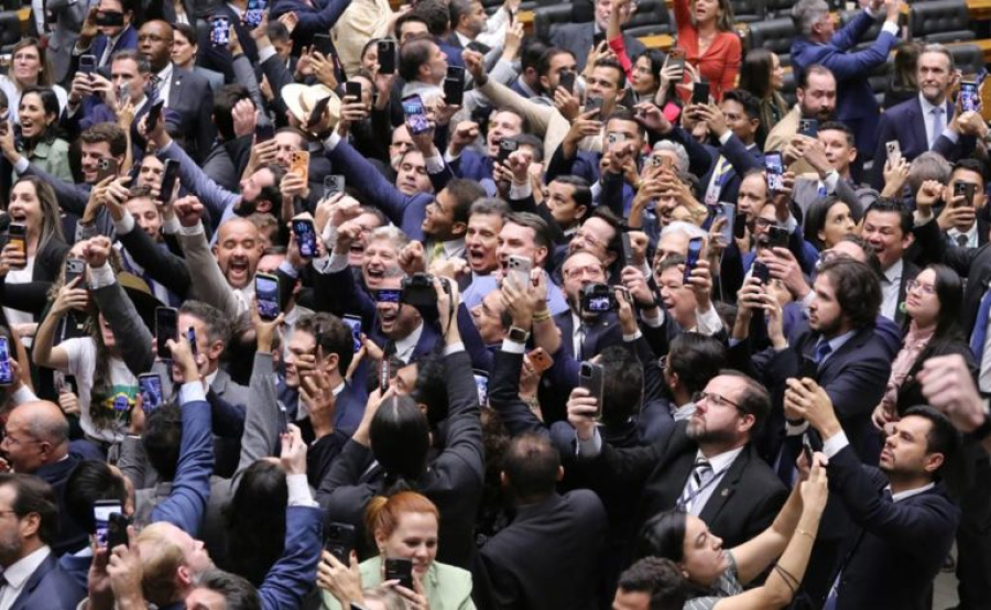 Congresso derruba veto de Lula ao PL da Dosimetria e texto segue para promulgação