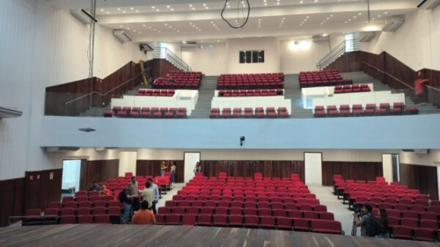 Teatro Lauro Monte Filho será reaberto com show gratuito de Roberta Sá em Mossoró