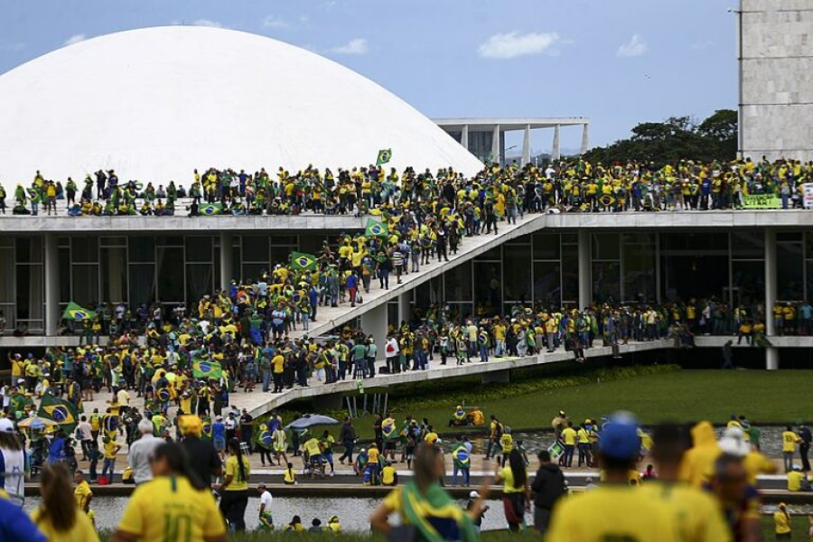 Moraes suspende Lei da Dosimetria e adia análise de redução de penas do 8 de Janeiro