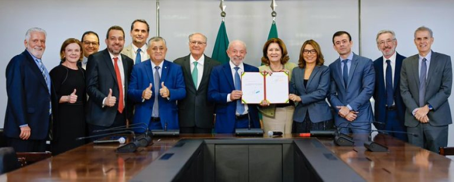 Lula assina MP e acaba com imposto de 20% sobre compras internacionais de até US$ 50