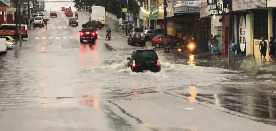 Chuvas em Natal: STTU aponta três vias intransitáveis e monitora trânsito em tempo real