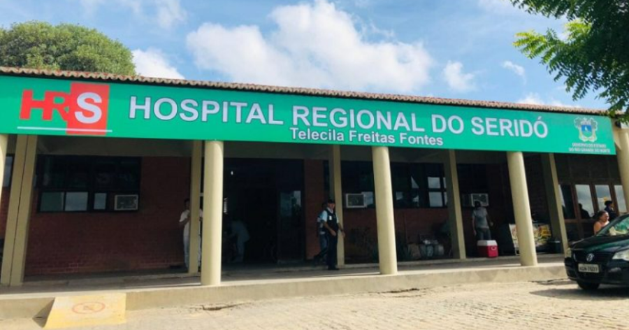 Criminosos invadem hospital em Caicó, fazem reféns e roubam armas de vigilantes