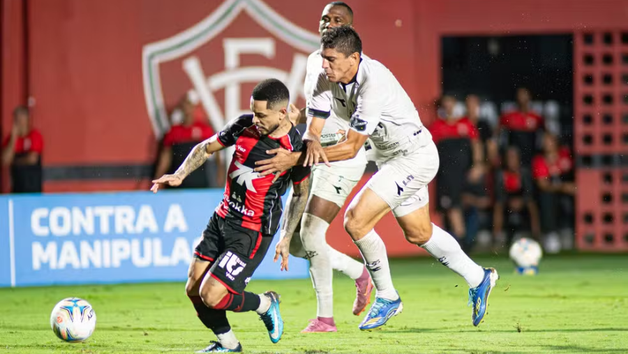 ABC sofre apagão após expulsões e é goleado pelo Vitória na semifinal da Copa do Nordeste