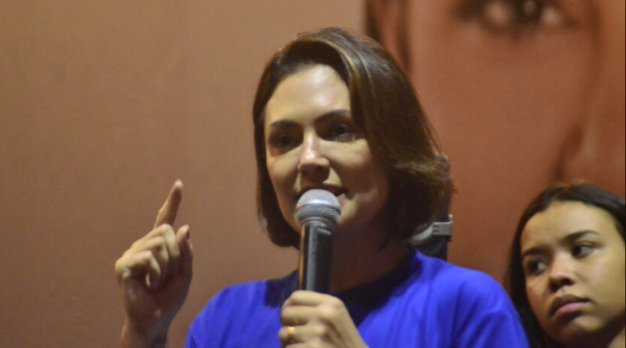 Michelle Bolsonaro evita crise de Flávio e gera desconforto no núcleo bolsonarista