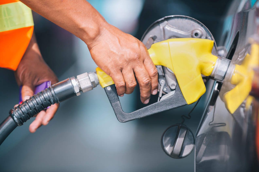 Governo Lula anuncia subsídio de R$ 0,44 na gasolina para conter alta dos combustíveis 