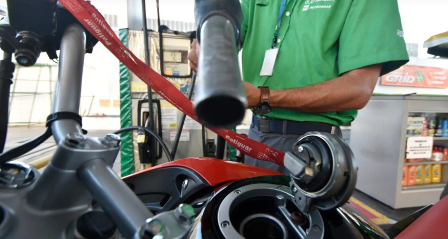 Petrobras aumenta preço da gasolina após 122 dias sem reajuste
