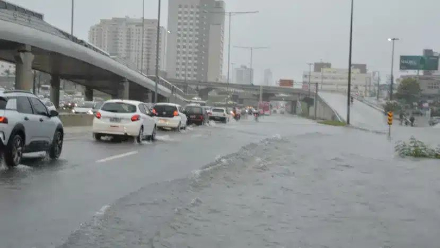 Inmet emite alerta de chuvas intensas para Natal e mais 30 cidades do RN neste sábado