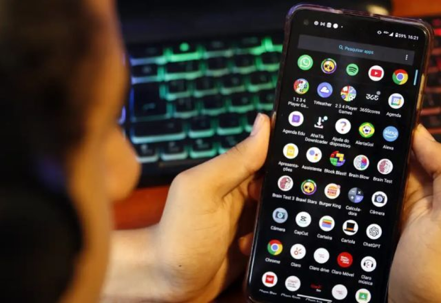 Malásia proíbe redes sociais para menores de 16 anos e exige verificação de idade