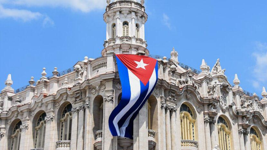Crise energética em Cuba força famílias a cozinhar com carvão e lenha