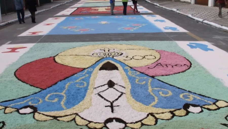 Corpus Christi: entenda o significado da celebração e a origem dos tapetes coloridos nas ruas