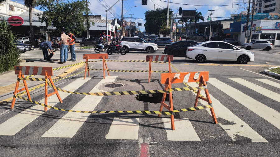 Obra da Caern provoca interdição parcial na Avenida Prudente de Morais em Natal