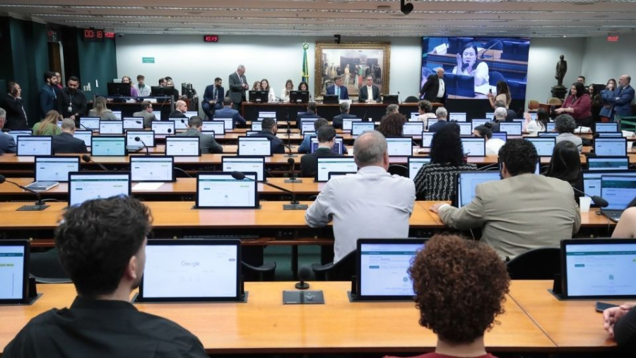 PEC da redução da maioridade penal avança na Câmara e é aprovada na CCJ