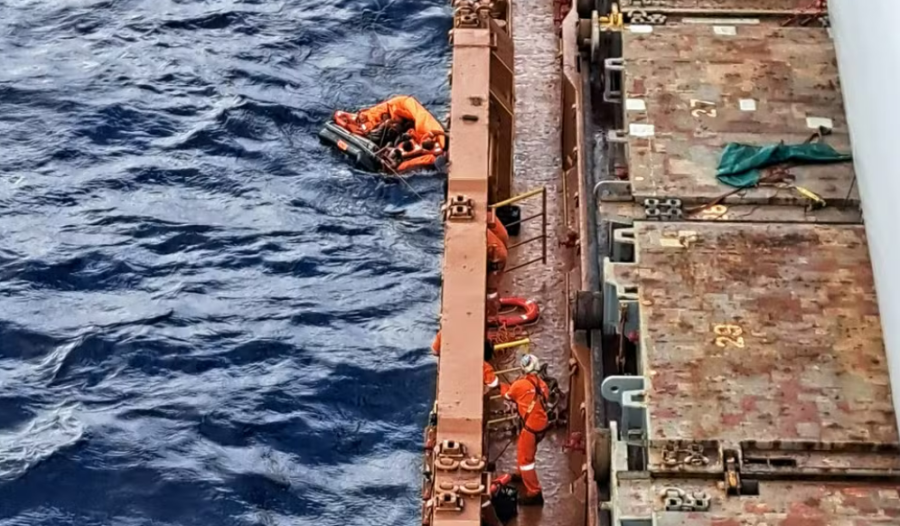 Naufrágio no litoral do RN termina com resgate de seis tripulantes em alto-mar