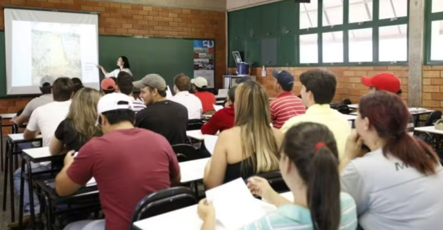 Analfabetismo no Brasil cai para 4,9% e registra menor índice da história, aponta IBGE