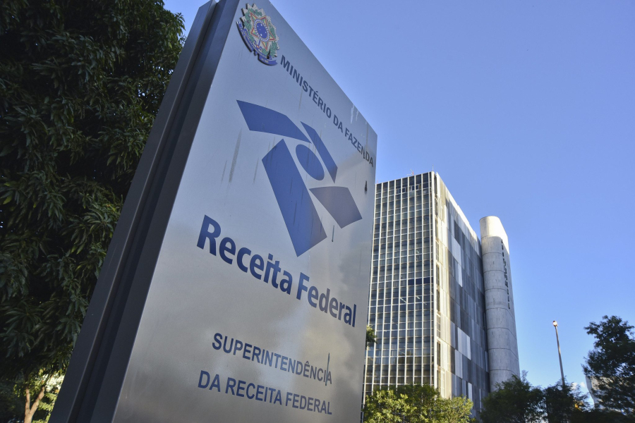 Receita Federal vai cobrar impostos de influenciadores que divulgarem bets ilegais