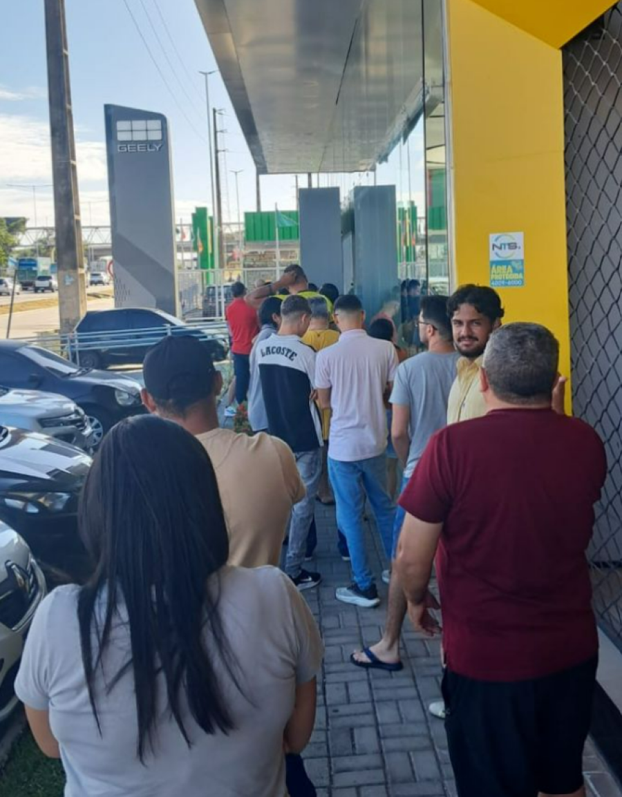 Motoristas de aplicativo lotam concessionária em Natal após lançamento de crédito para compra de veículos