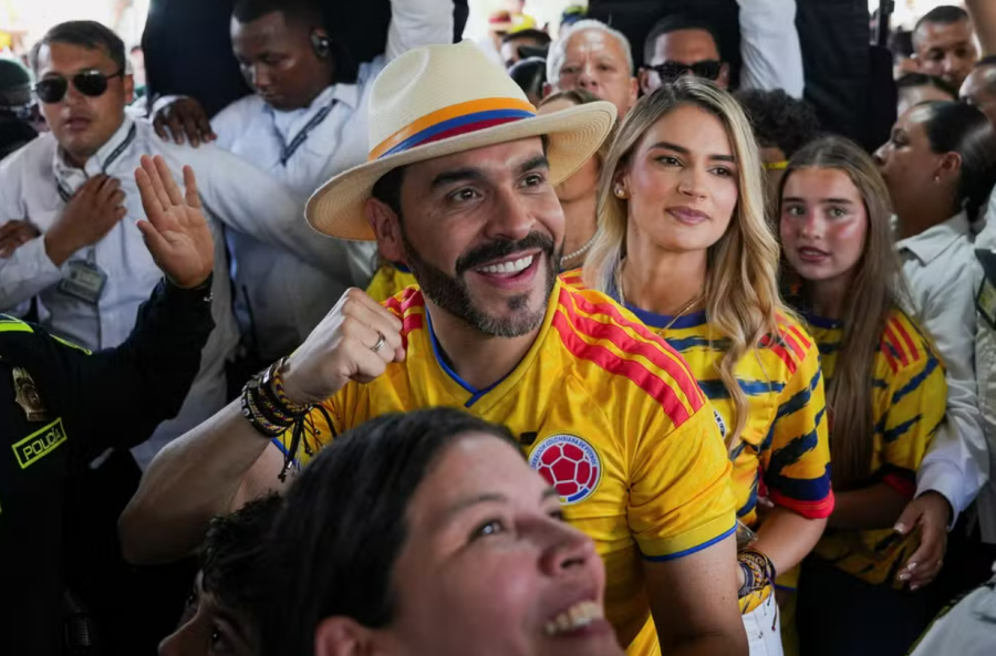 Colômbia vive impasse eleitoral após vitória preliminar de De la Espriella